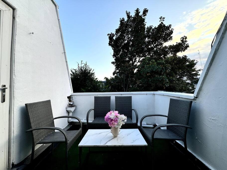 Newly Renovated Kensington 2 Bedroom Apartment With Balcony Near Harrods Sleeps 6, 2 Min Walk From Station London Eksteriør billede
