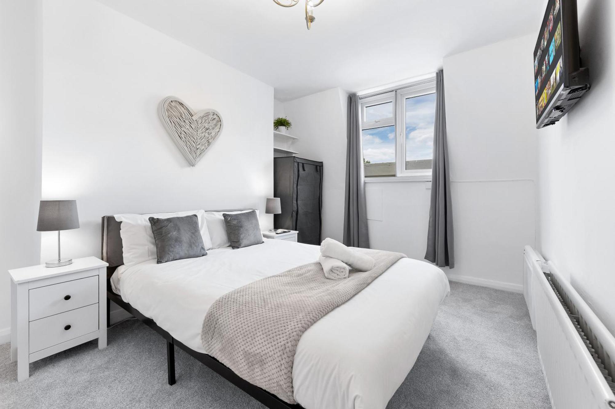 Newly Renovated Kensington 2 Bedroom Apartment With Balcony Near Harrods Sleeps 6, 2 Min Walk From Station London Eksteriør billede