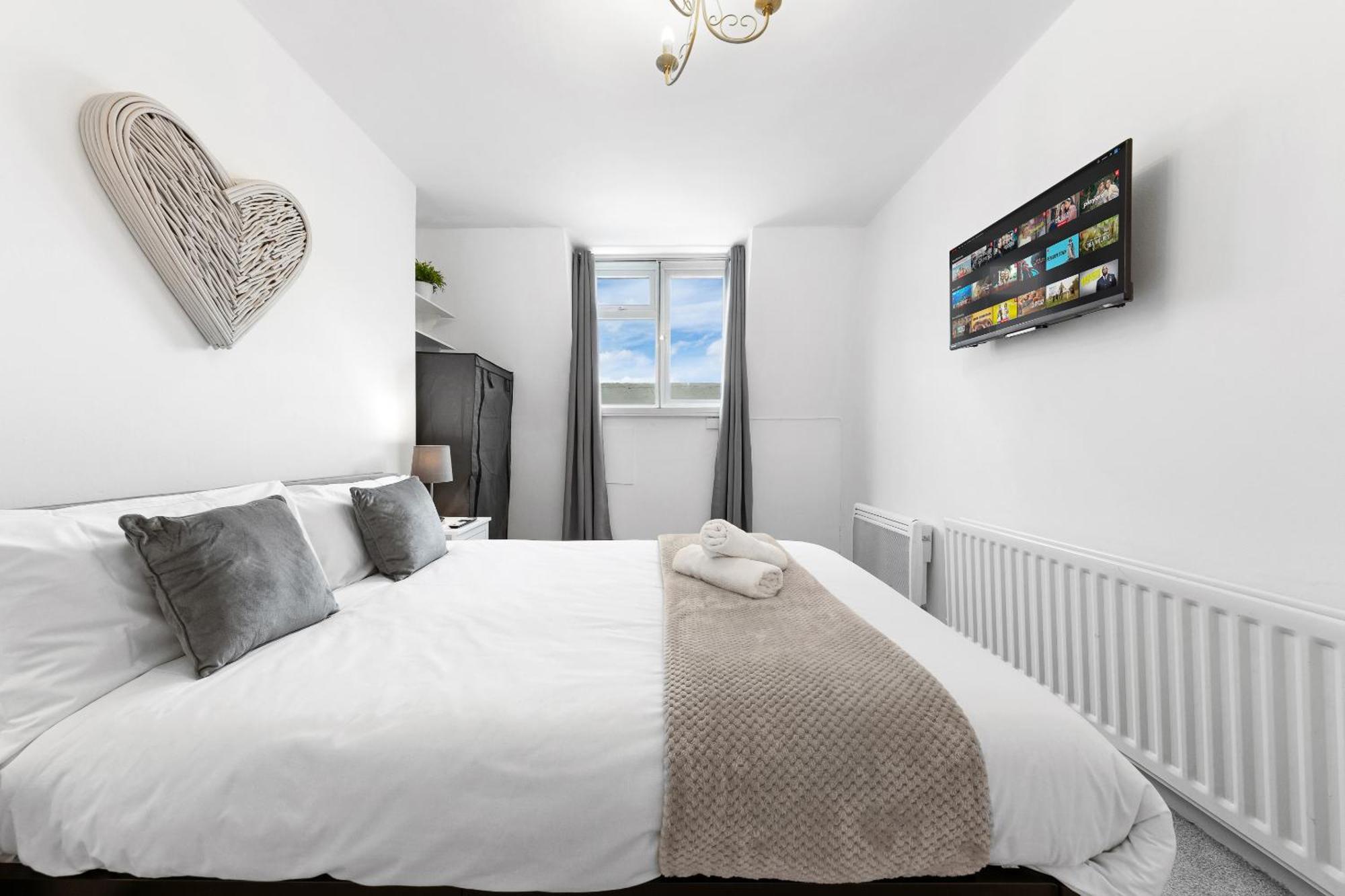 Newly Renovated Kensington 2 Bedroom Apartment With Balcony Near Harrods Sleeps 6, 2 Min Walk From Station London Eksteriør billede